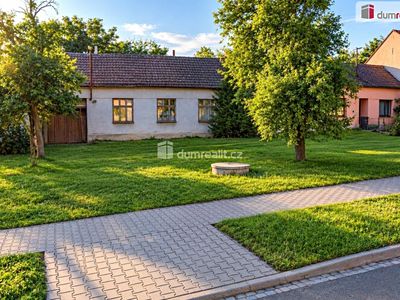Prodej stavebního pozemku 1696 m²