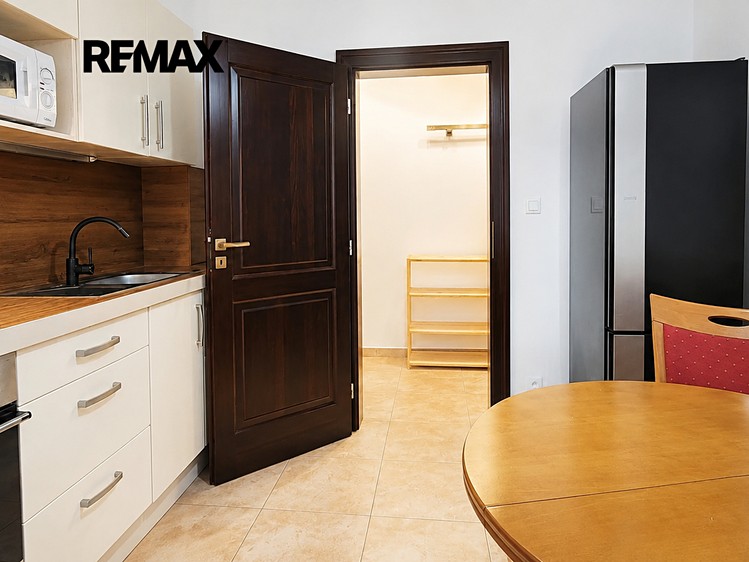 Pronájem bytu 2+1, 62 m² (3 z 9)