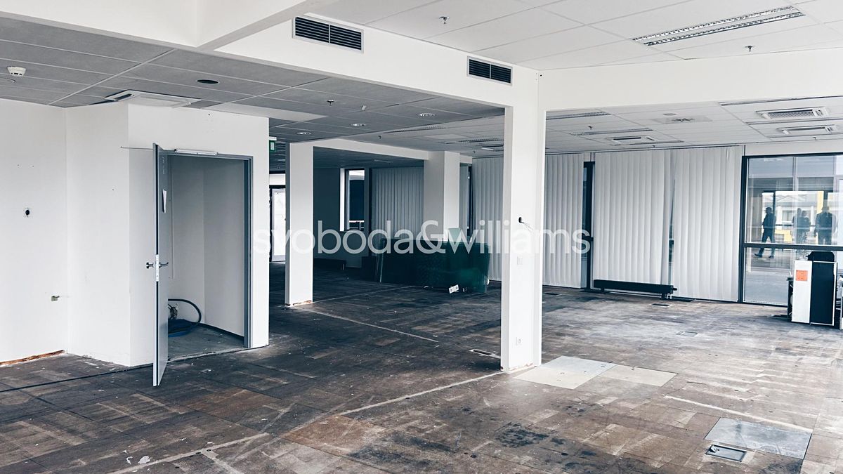 Pronájem kanceláře 1124 m² – fotografie 2