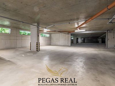 Pronájem garážového stání 14 m²