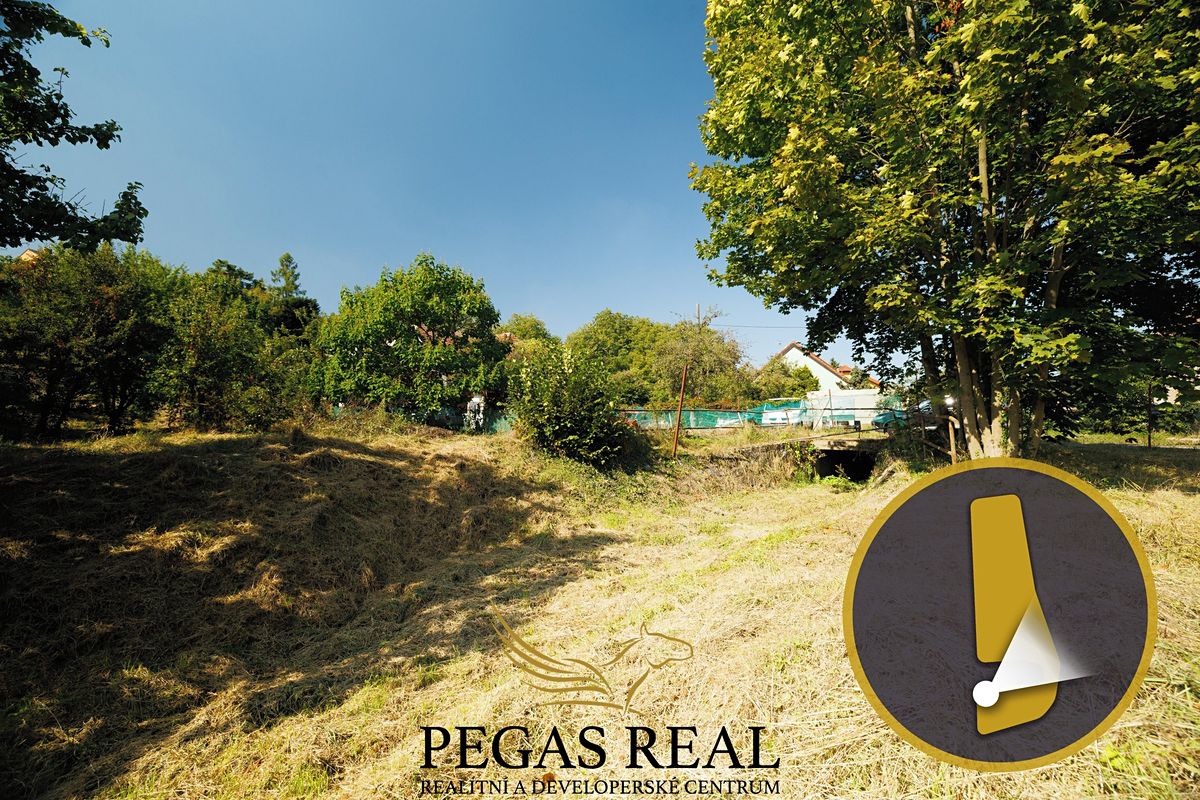 Prodej stavebního pozemku 833 m² – fotografie 2