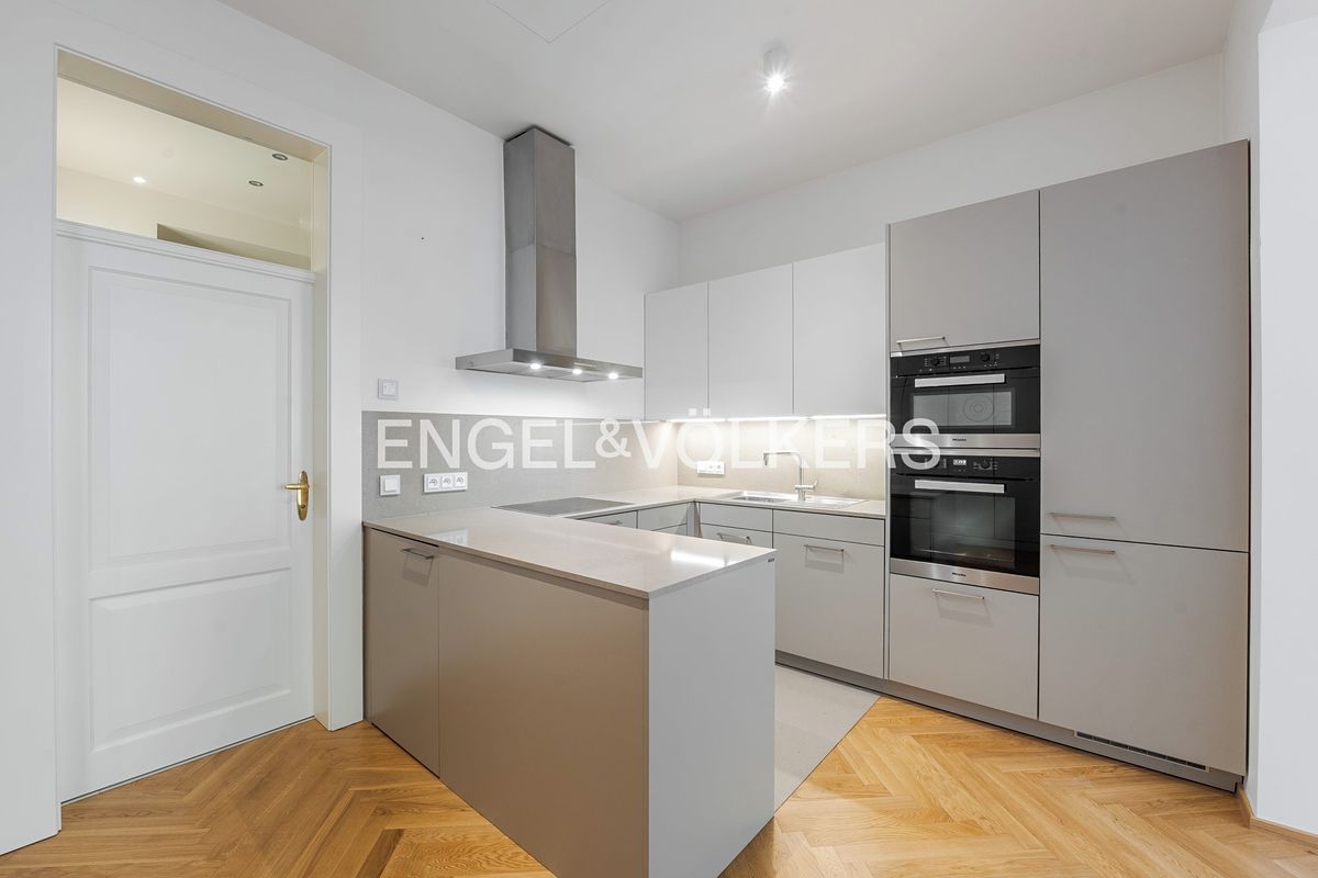 Pronájem bytu 2+kk 77 m² – fotografie 2