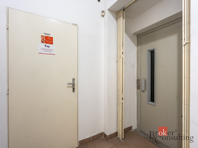 Prodej komerčního prostoru, 999 m² (13 z 20)