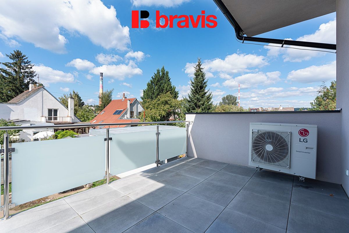 Pronájem rodinného domu 230 m², pozemek 414 m² – fotografie 4