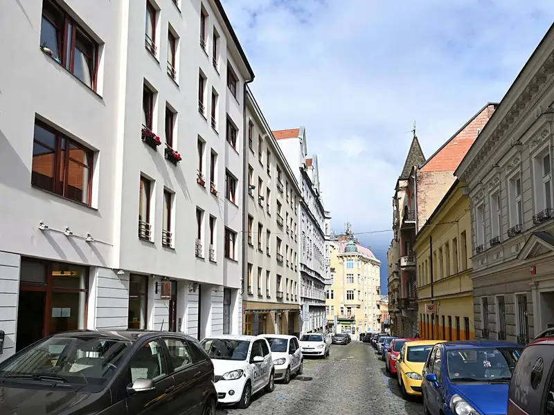Pronájem garážového stání 10 m², Praha – náhled fotky 3