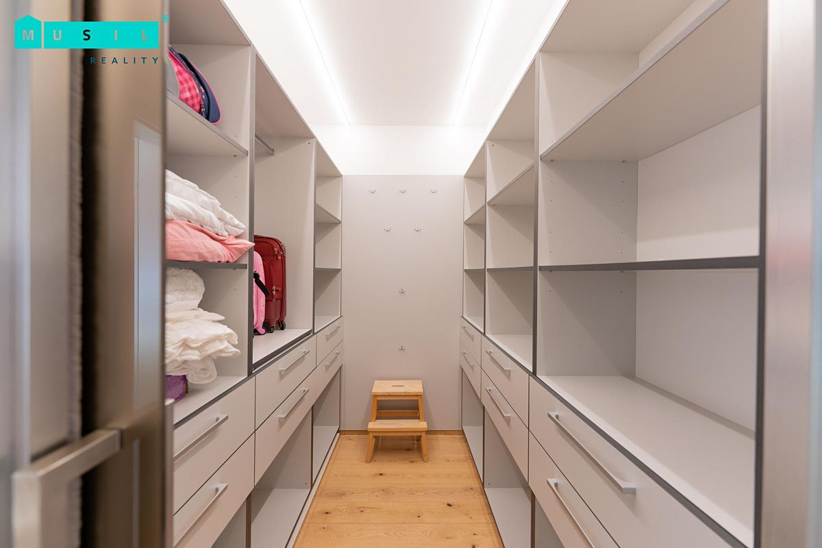 Pronájem bytu 4+kk 151 m² – fotografie 4