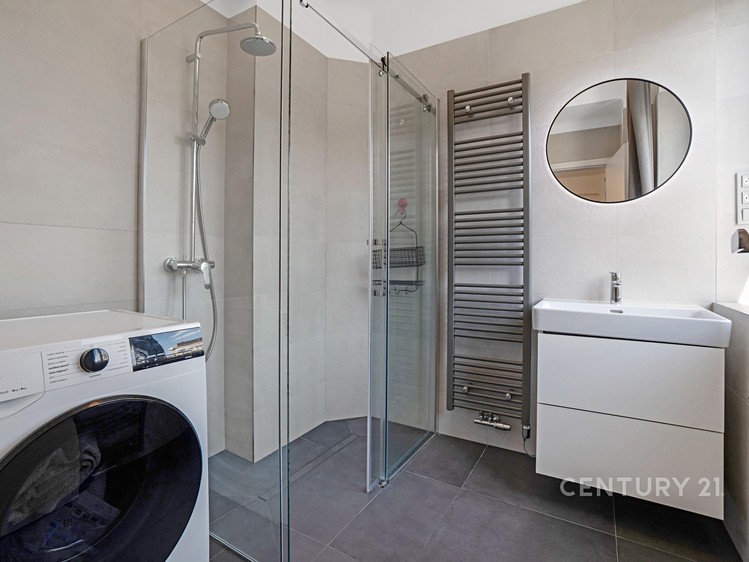 Pronájem bytu 2+kk, 57 m² (2 z 21)