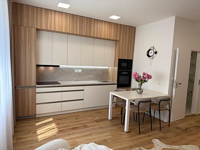 Квартира 4+kk в оренду, 72 м² (2 з 18)