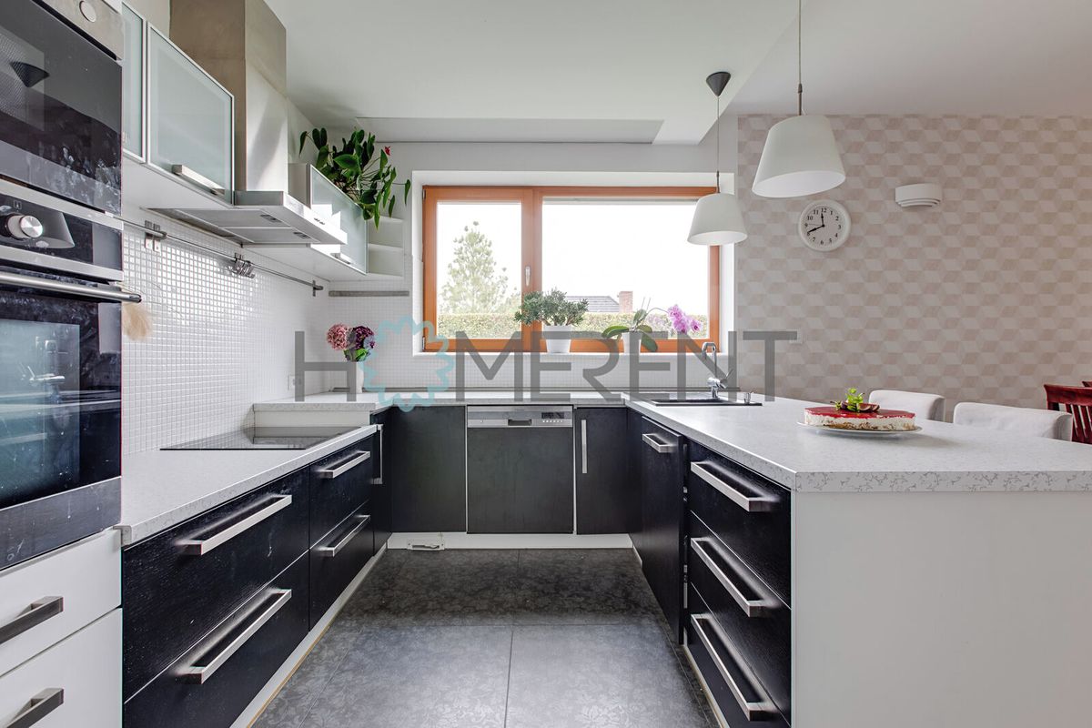 Pronájem vily 240 m², pozemek 1200 m² – fotografie 4