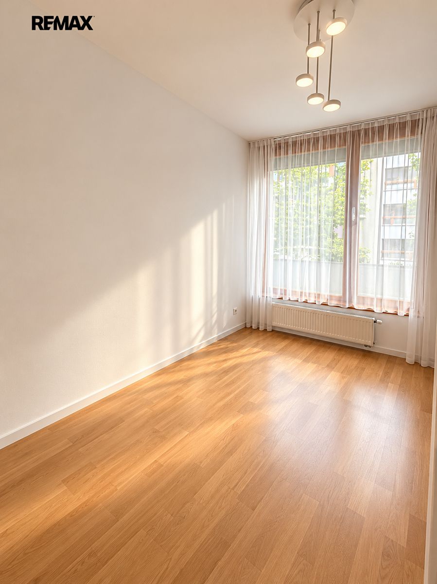 Pronájem bytu 4+kk 116 m² – fotografie 3