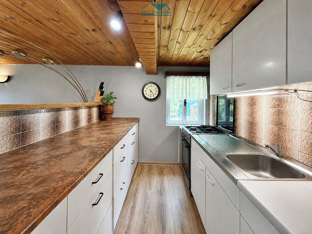 Prodej rodinného domu 297 m², pozemek 5038 m² – fotografie 3