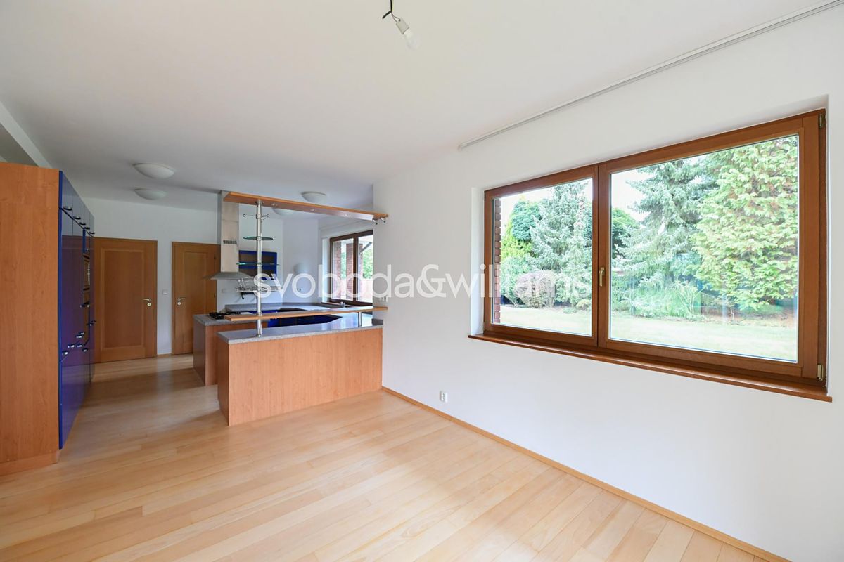 Pronájem rodinného domu 530 m², pozemek 6163 m² – fotografie 4