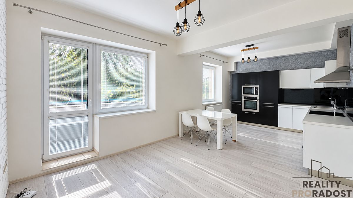Pronájem bytu 2+kk 55 m² – fotografie 3