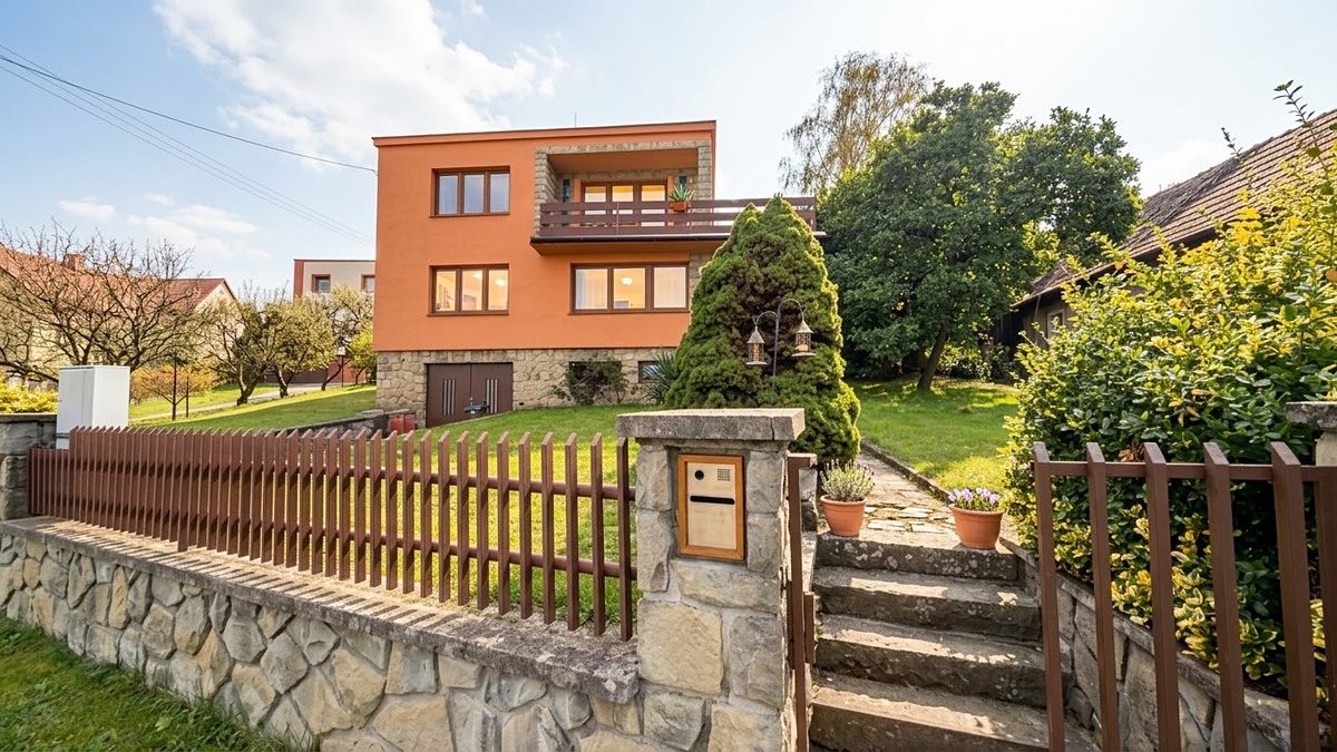 Prodej rodinného domu 241 m², pozemek 589 m²