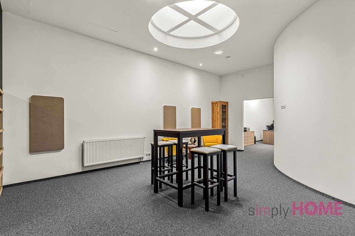 Prodej obchodního prostoru 212 m² – fotografie 2