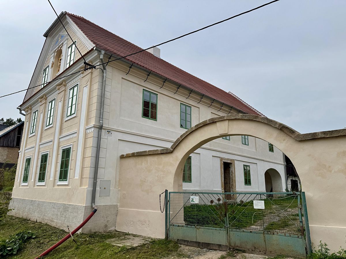 Prodej rodinného domu 500 m², pozemek 3500 m² – fotografie 2
