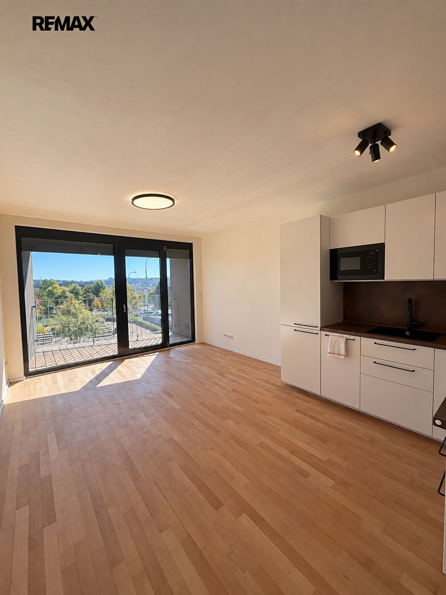 Pronájem bytu 1+kk 34 m² – fotografie 2