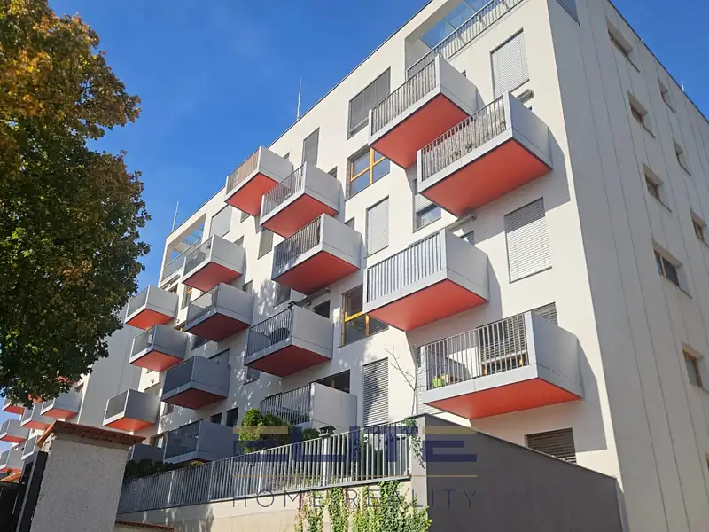 Pronájem bytu 1+kk 25 m², Liberec – náhled fotky 1