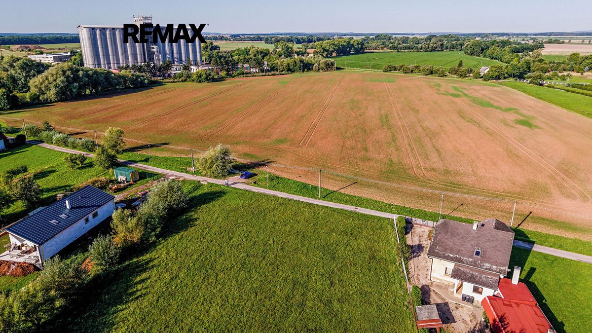 Prodej stavebního pozemku 2785 m² – fotografie 2