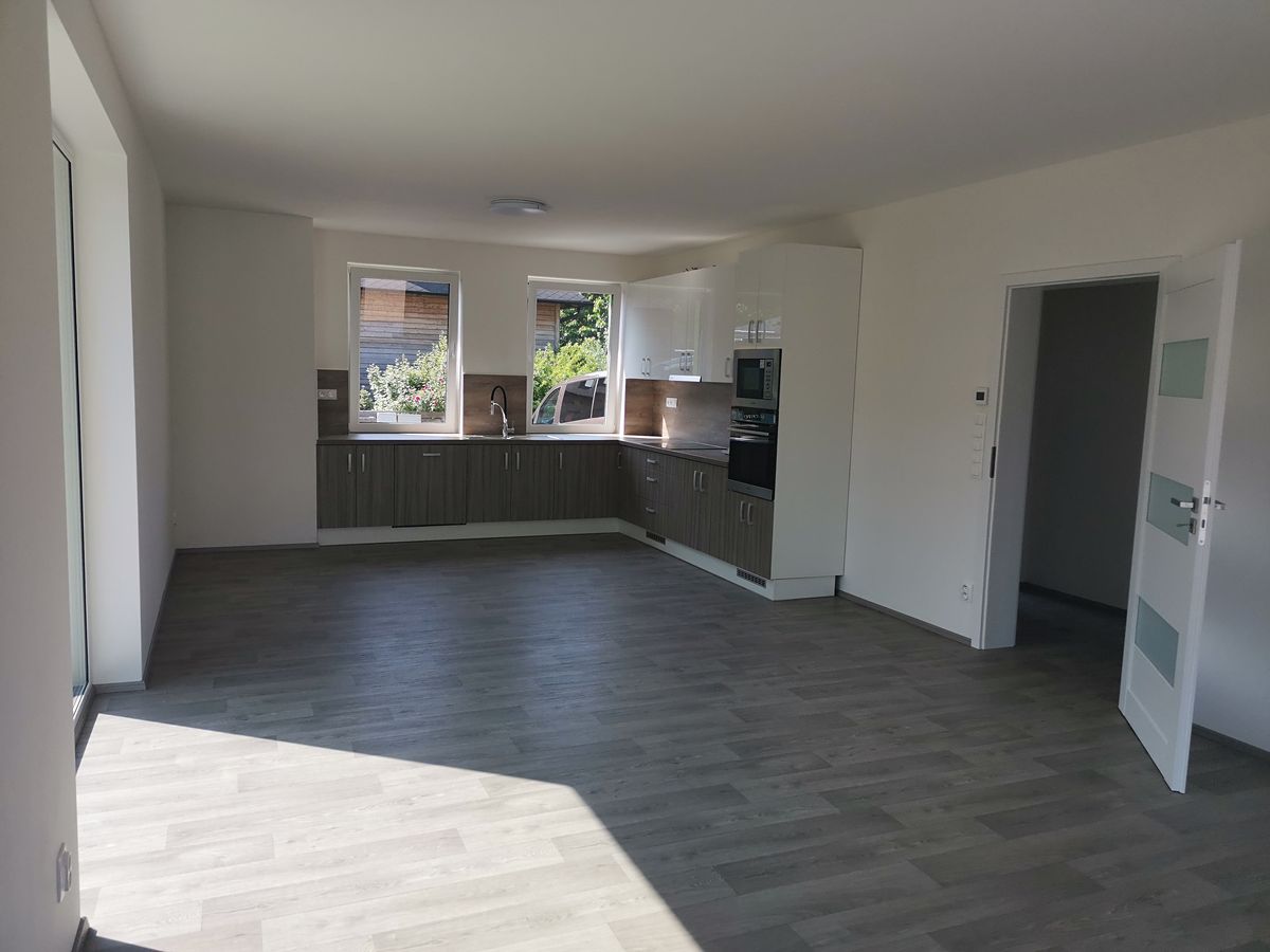 Pronájem rodinného domu 160 m², pozemek 550 m² – fotografie 2