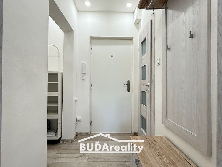 Prodej bytu 1+kk, 27 m² (6 z 11)