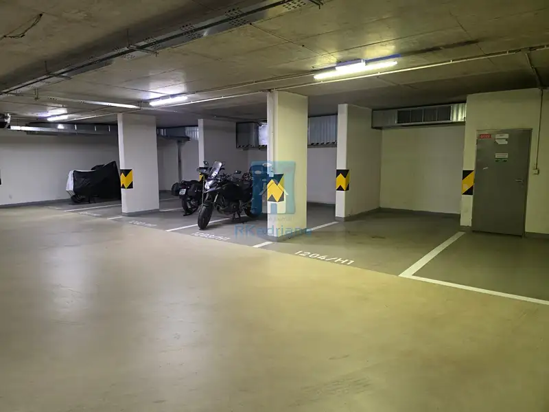 Prodej garážového stání 12 m², Praha – náhled fotky 2
