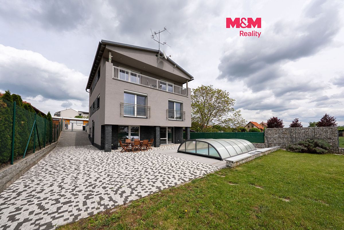 Prodej rodinného domu 233 m², pozemek 570 m², Velké Pavlovice – fotka 1 z 3