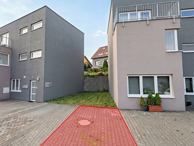 Pronájem garážového stání 13 m²