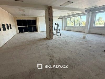 Pronájem kanceláře 450 m²