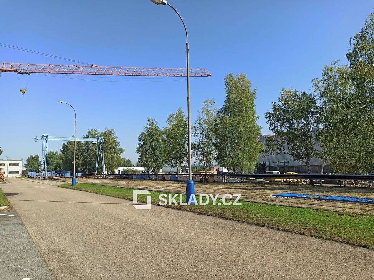 Pronájem komerčního pozemku 2200 m²