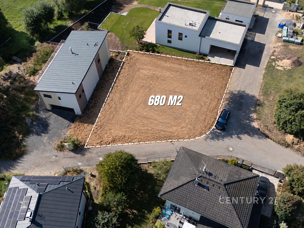 Prodej zahrady 680 m², Veleň – fotka 1 z 3