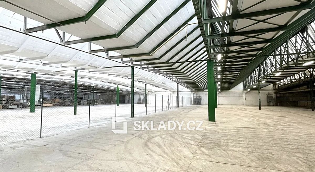 Pronájem skladového prostoru 2700 m²