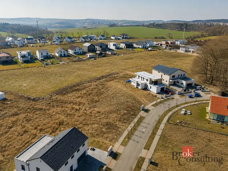 Prodej stavebního pozemku 842 m², Vysoký Újezd – náhled fotky 1