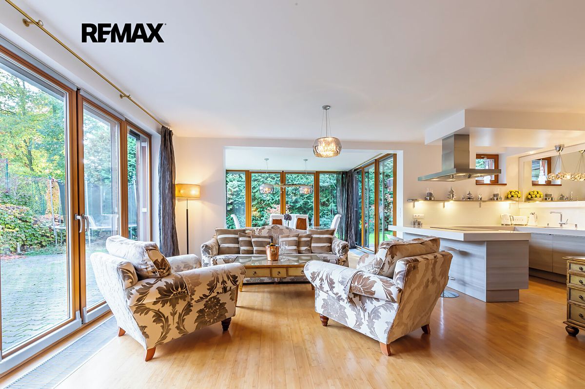 Prodej rodinného domu 306 m², pozemek 418 m², Praha – fotka 1 z 3