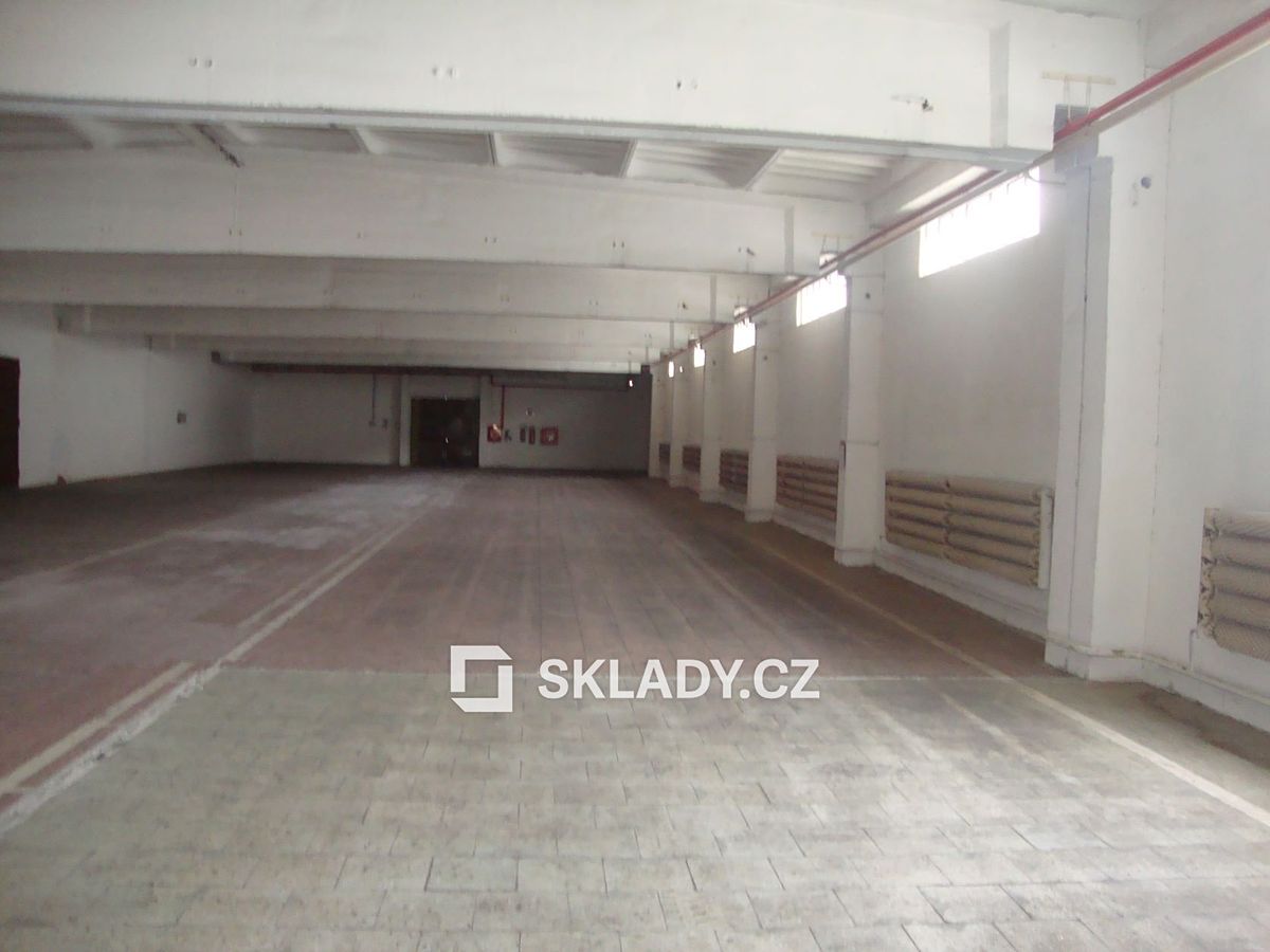 Pronájem skladového prostoru 1090 m² – fotografie 2