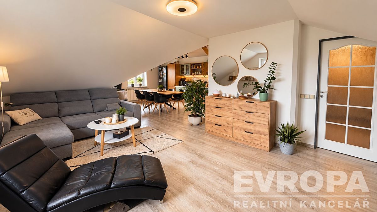 Pronájem bytu 4+kk 90 m² – fotografie 5