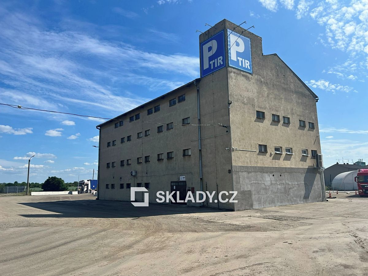Pronájem skladového prostoru 1600 m²