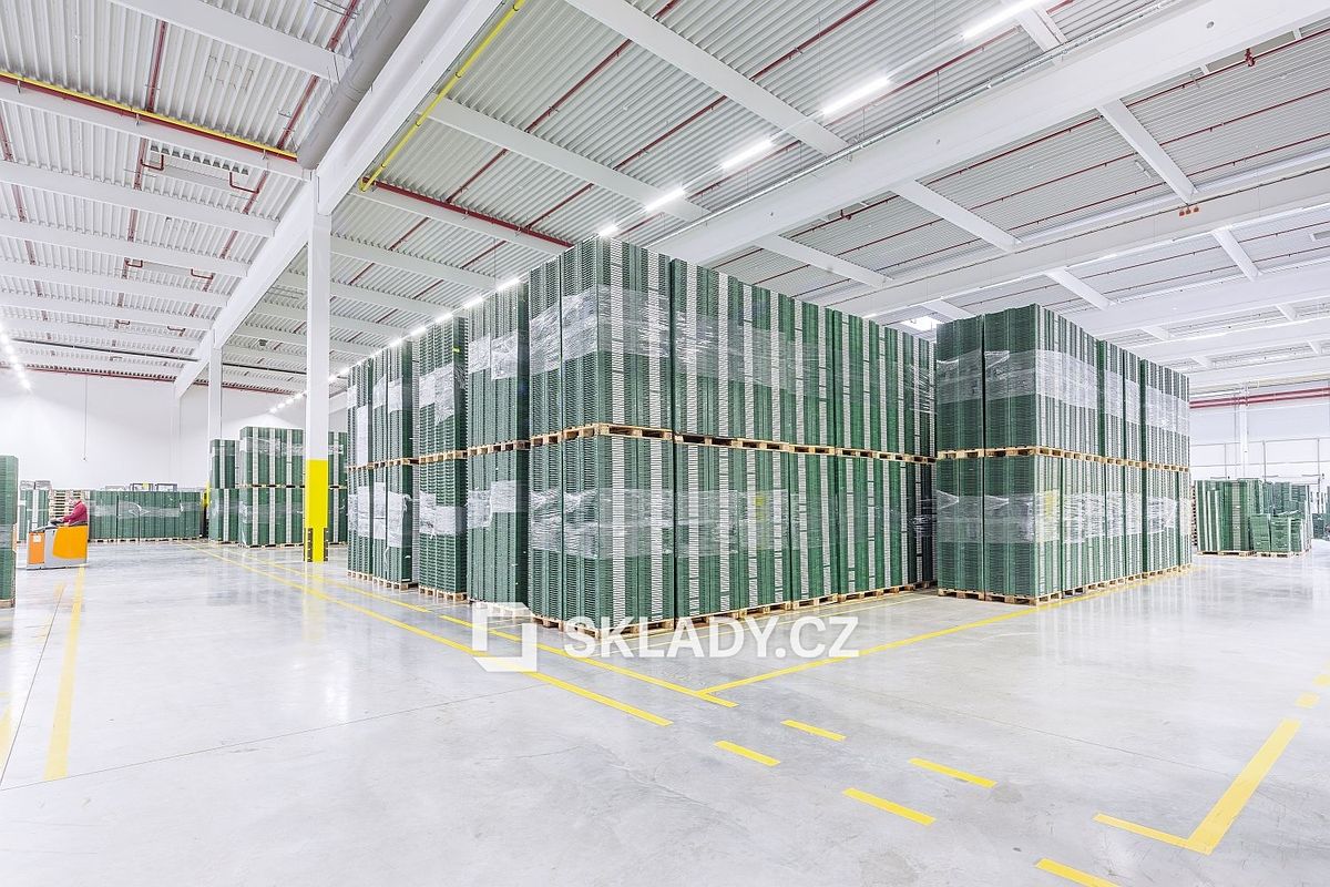 Pronájem skladového prostoru 8400 m² – fotografie 3