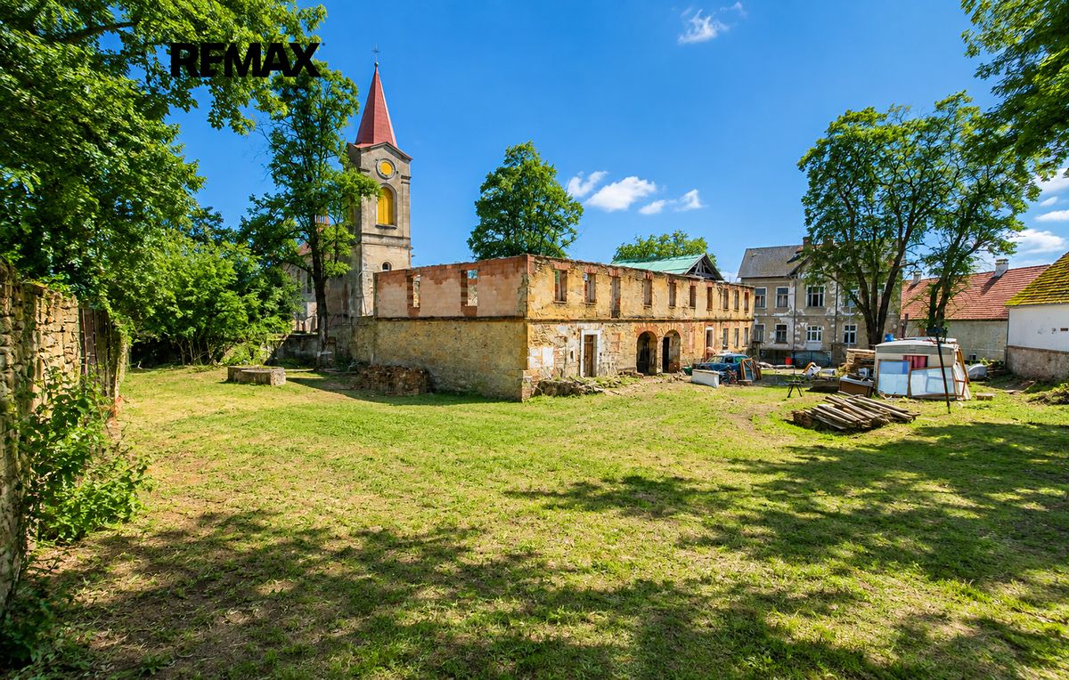 Prodej stavebního pozemku 1747 m² – fotografie 2