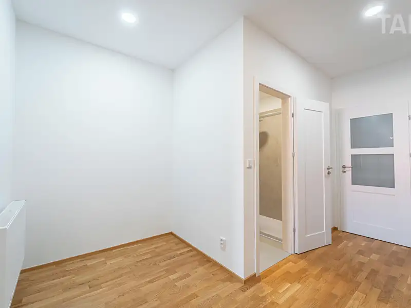 Prodej bytu 1+1 47 m², Praha – náhled fotky 2