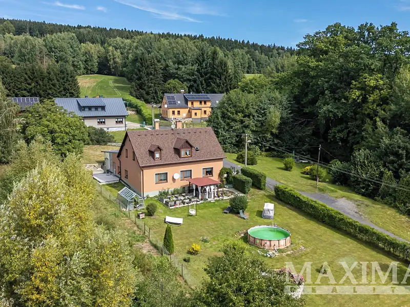 Prodej rodinného domu 320 m², pozemek 1557 m², Nová Ves – náhled fotky 2
