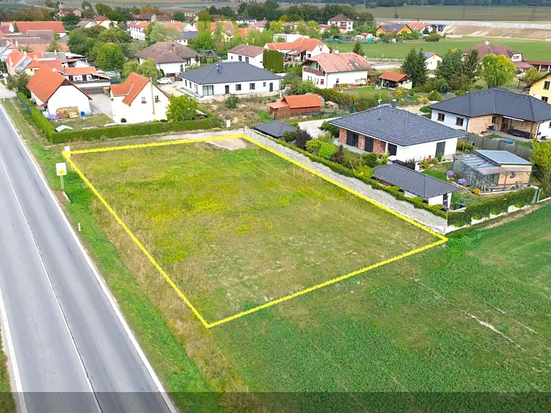 Prodej stavebního pozemku 1208 m², Pištín – náhled fotky 2