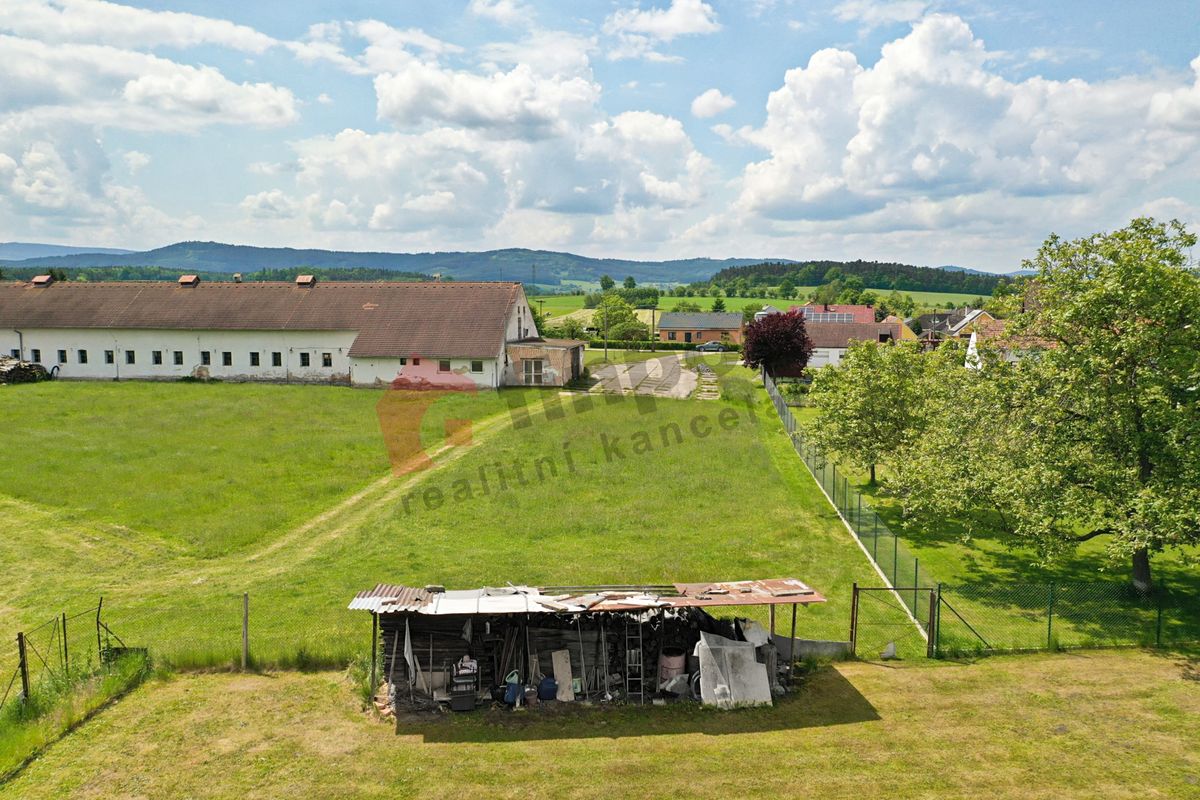 Prodej stavebního pozemku 2376 m²