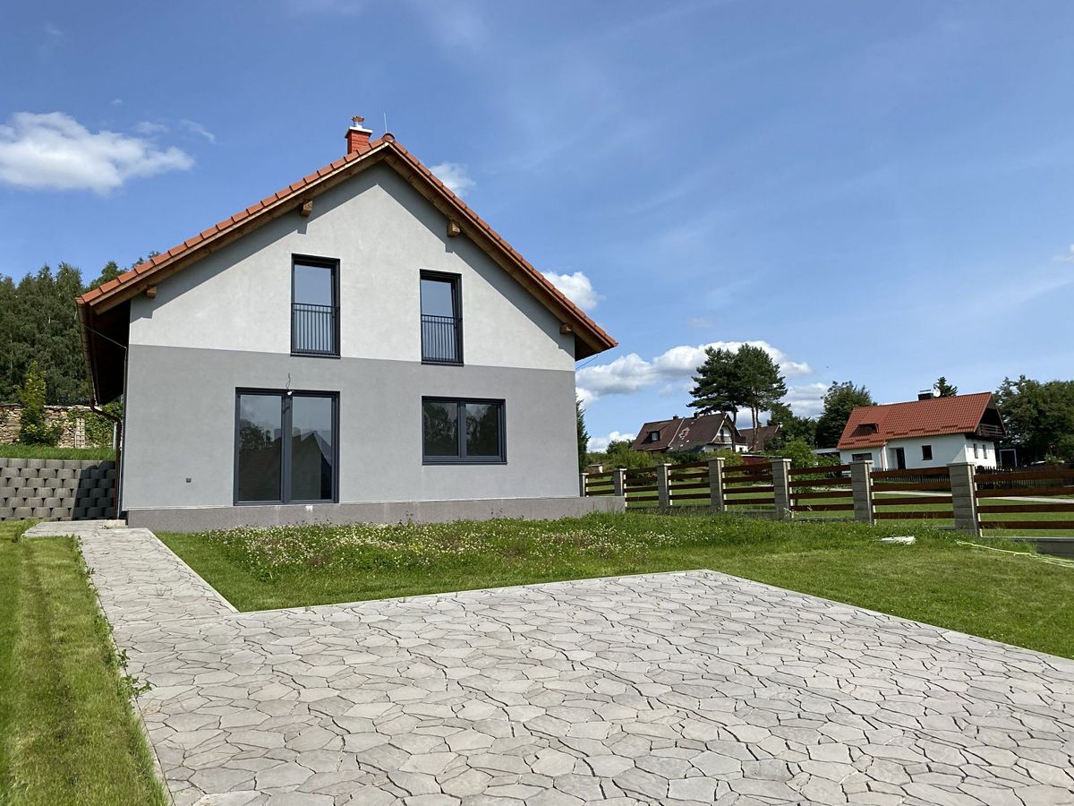 Prodej rodinného domu 153 m², pozemek 650 m² – fotografie 2