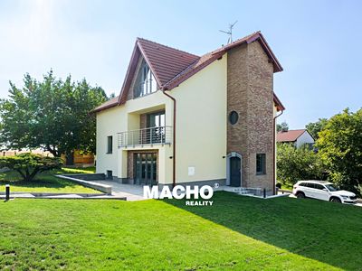 Pronájem rodinného domu 380 m², pozemek 1131 m²