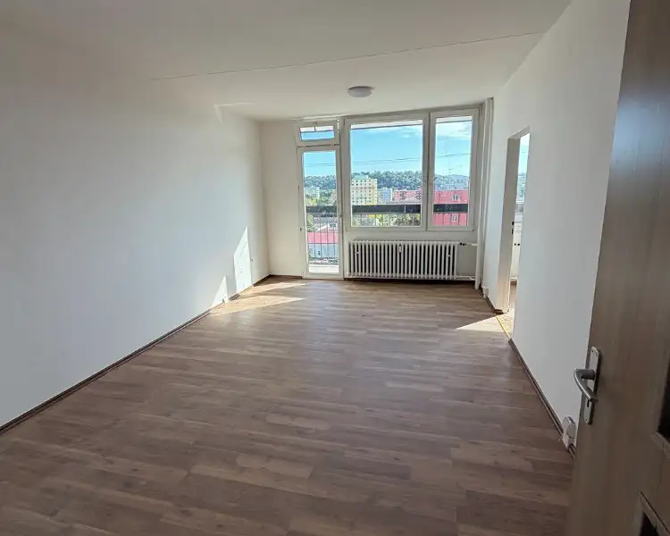 Pronájem bytu 1+1 51 m², Bílina – náhled fotky 1