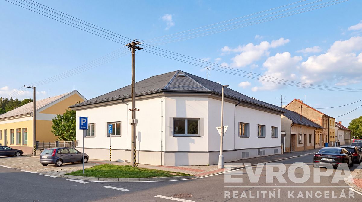 Prodej rodinného domu 260 m², pozemek 622 m² – fotografie 2