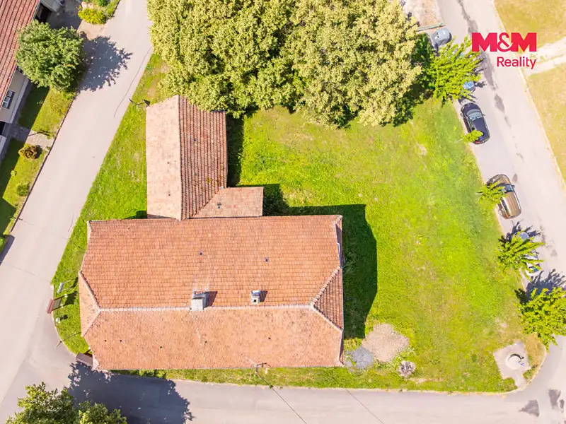 Prodej rodinného domu 240 m², pozemek 852 m², Hvězdlice – náhled fotky 2