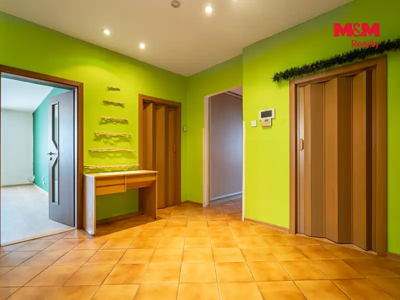 Prodej rodinného domu 231 m², pozemek 300 m², Nymburk – náhled fotky 2