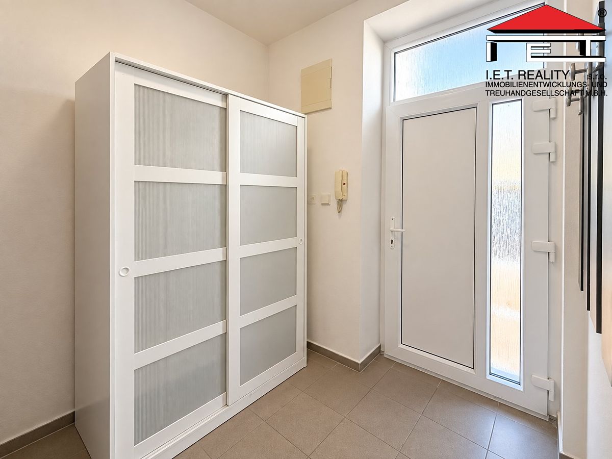 Pronájem bytu 1+kk 30 m² – fotografie 3